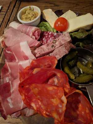 Bar Pavillon & Kitchen