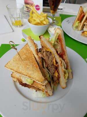 Sportsbar & Terrasse