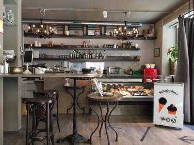 Maison 33 Cafe & Bistro