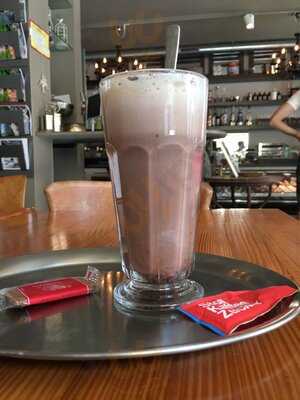 Maison 33 Cafe & Bistro