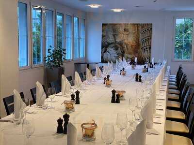 Lux Restaurant & Pizzeria