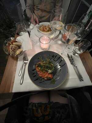 Lux Restaurant & Pizzeria