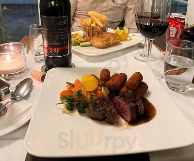 Lux Restaurant & Pizzeria