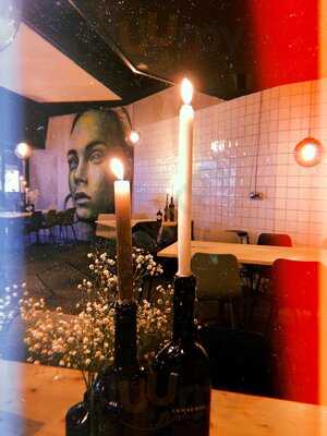 8001 Bar & Lunch Spot