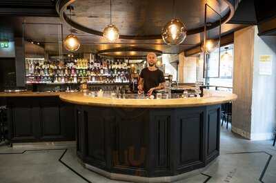 8001 Bar & Lunch Spot