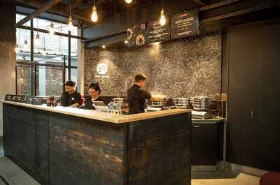 8001 Bar & Lunch Spot