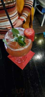 Lugangeles Tropical Café