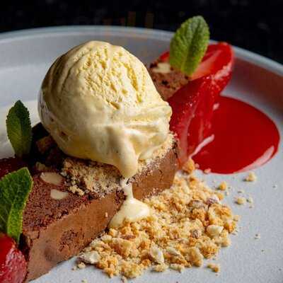 Rein Bar & Restaurant