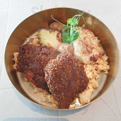 Lux Restaurant & Bar