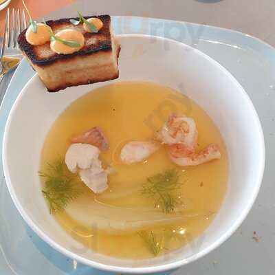 Lux Restaurant & Bar