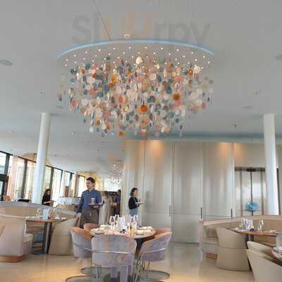 Lux Restaurant & Bar