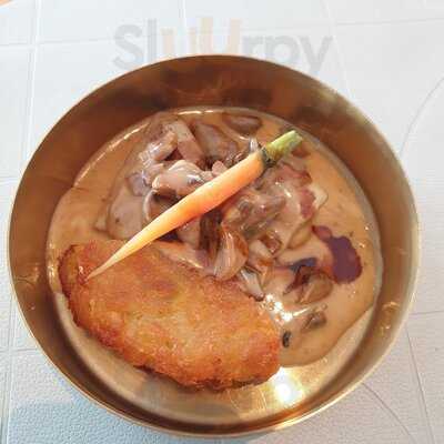 Lux Restaurant & Bar