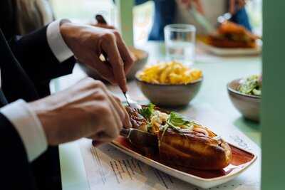 Zoom Restaurant & Bar