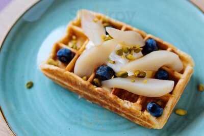 Zoom Restaurant & Bar