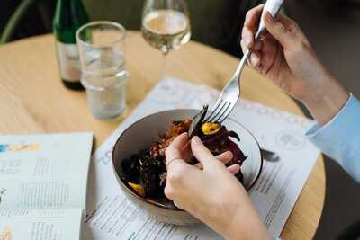 Zoom Restaurant & Bar