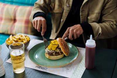 Zoom Restaurant & Bar