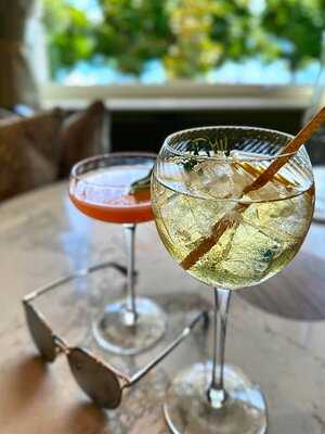 Mozern Bar & Brasserie