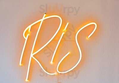 Iris Cafe Restaurant Bar