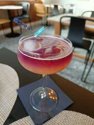 Iris Cafe Restaurant Bar