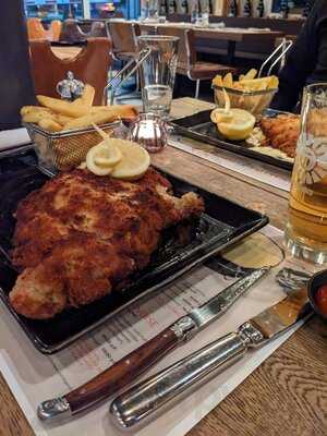 Quartier 5 River Bar