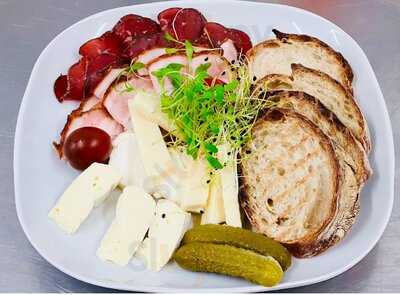 Dive Bär Craft Brewery & Taproom