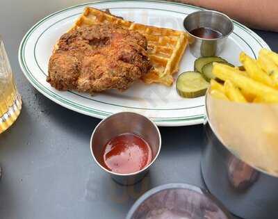 Lou's Restaurant & Bar