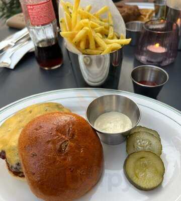 Lou's Restaurant & Bar