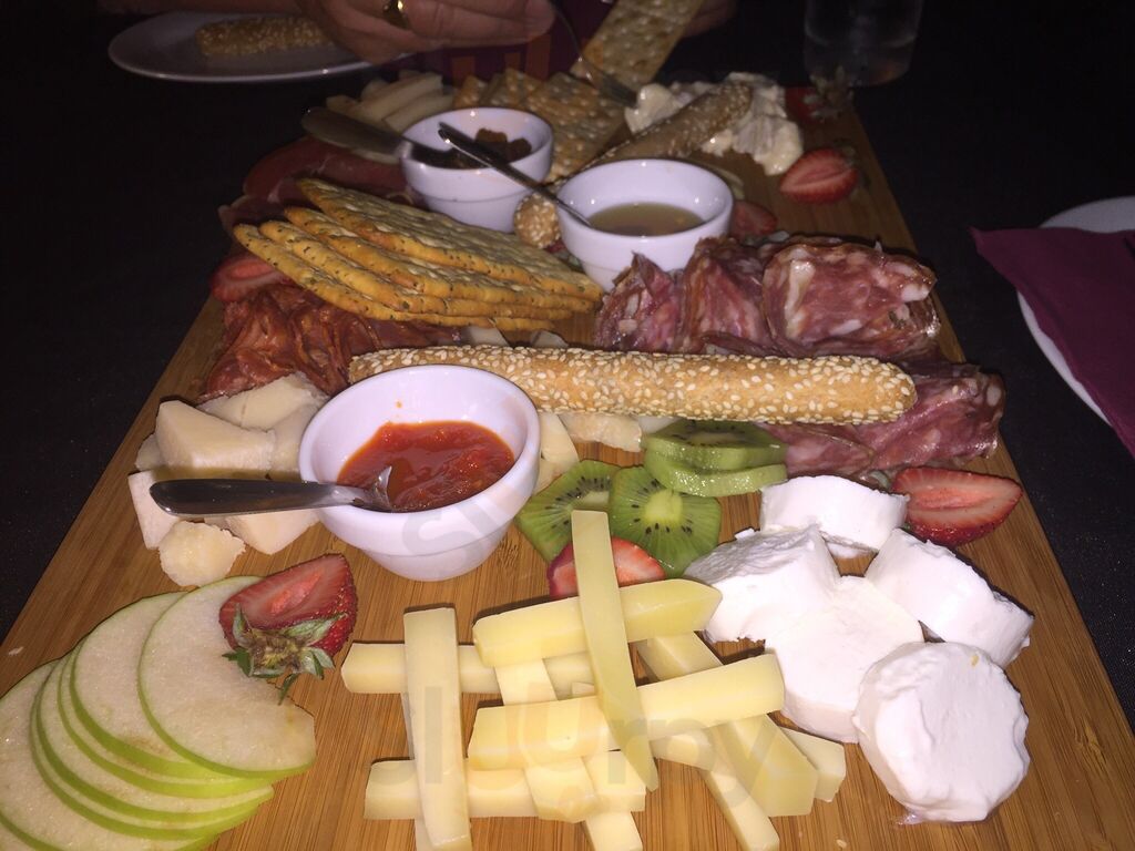 Solo Vino Wine Bar & Lounge