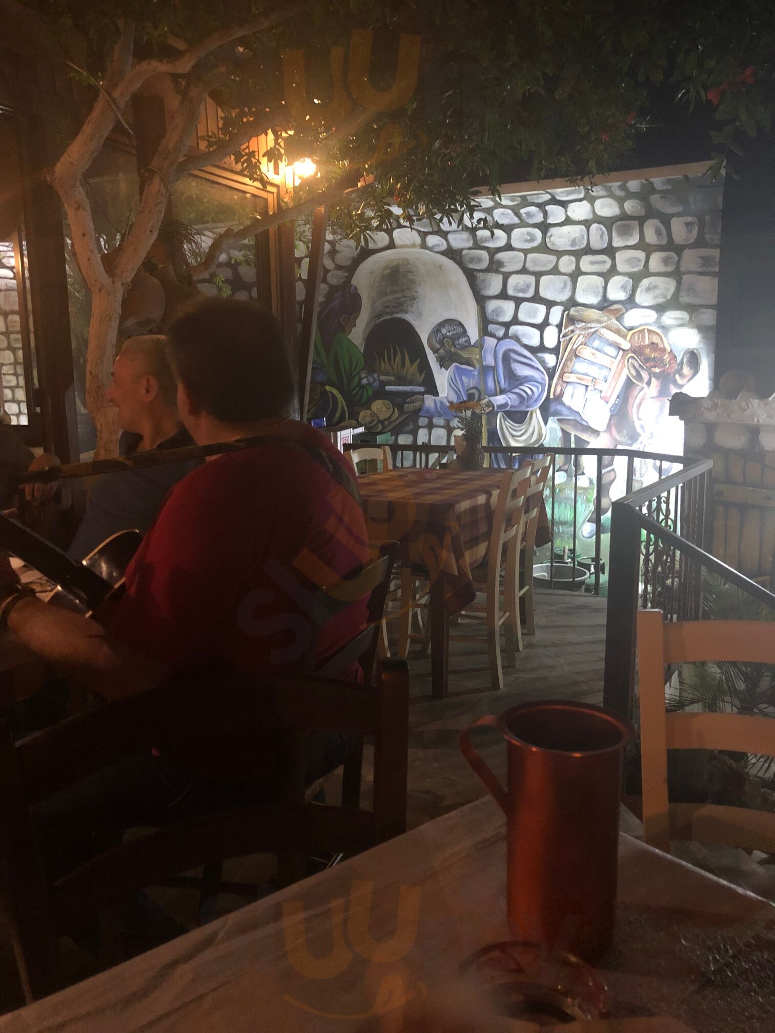 Taverna Skourouvinnos