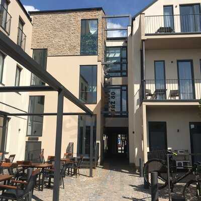 Vylazená Restaurace & Pivnice Ve Dvoře