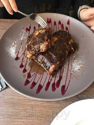 Vylazená Restaurace & Pivnice Ve Dvoře