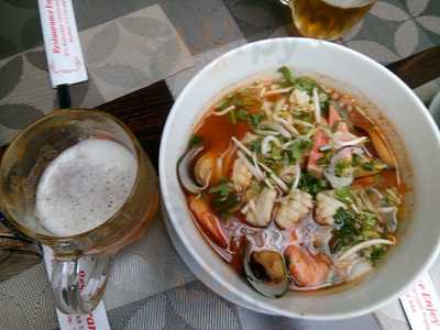 V&j Cafe-running-sushi