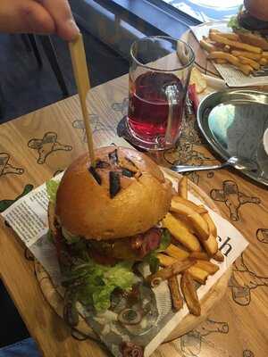 Excelent Urban Pub Koley