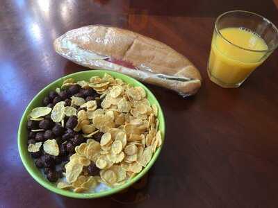 Santini's Bar & Cafe