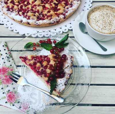 Chez Catherine Art A Café