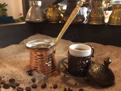 Chez Catherine Art A Café