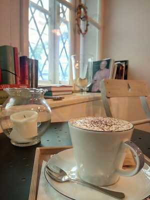 Chez Catherine Art A Café