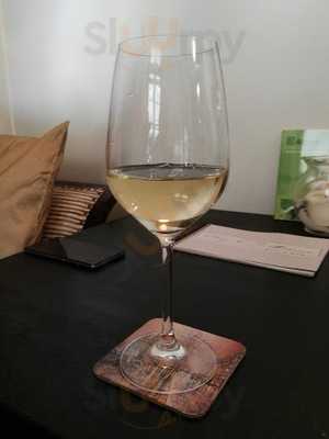 Chez Catherine Art A Café