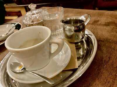 Božská Lahvice - Books & Wine & Cafe