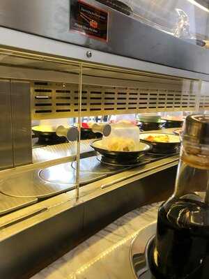 Makakiko Running Sushi