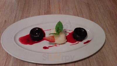 Nola Restaurant & Café