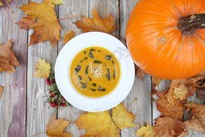 Nola Restaurant & Café