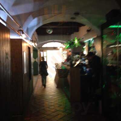 Zephyr Excellent Urban Pub