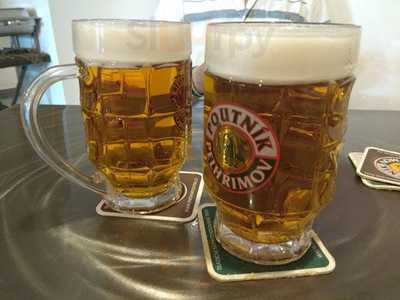 2 Blázni Na Poličce