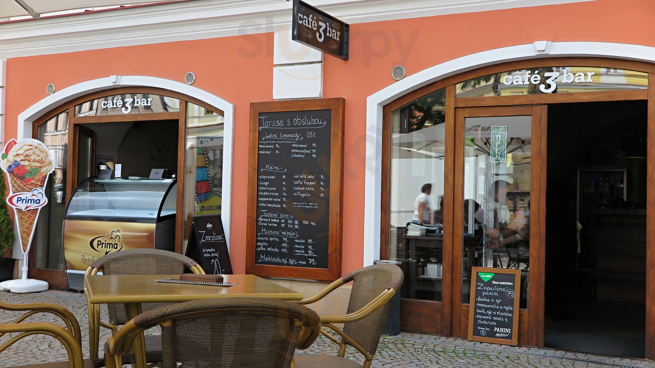 Cafe & Bar No3