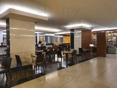 Siesta Lobby & Wine Restaurant