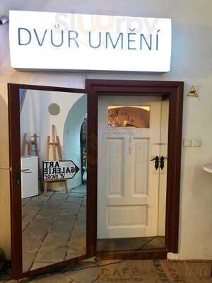 DvŮr UmĚnÍ