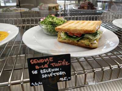 Roots Fresh Food Bistro