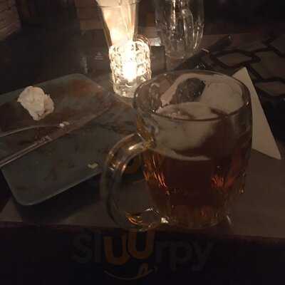 Las Adelitas- Americká 8