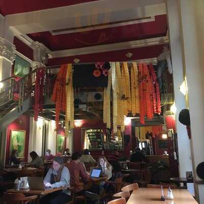 The Globe Bookstore And Cafe